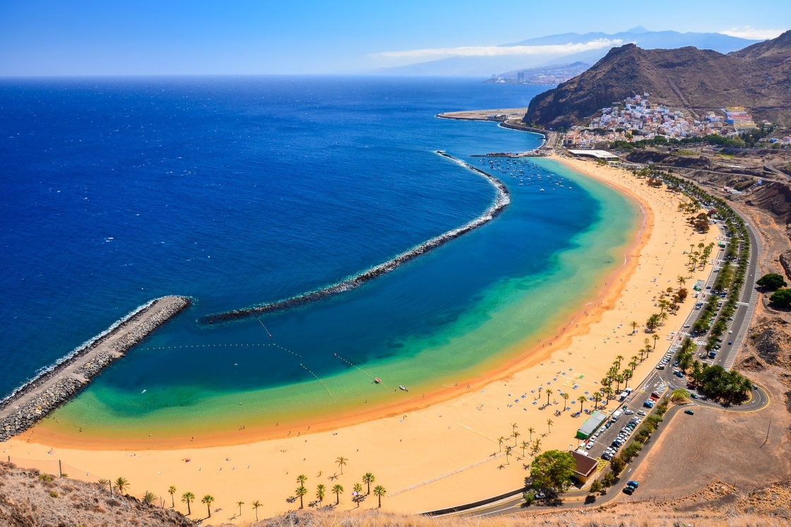 'View of famous beach and ocean lagoon Playa de las Teresitas,Tenerife, Canary islands, Spain' - Isole Canarie